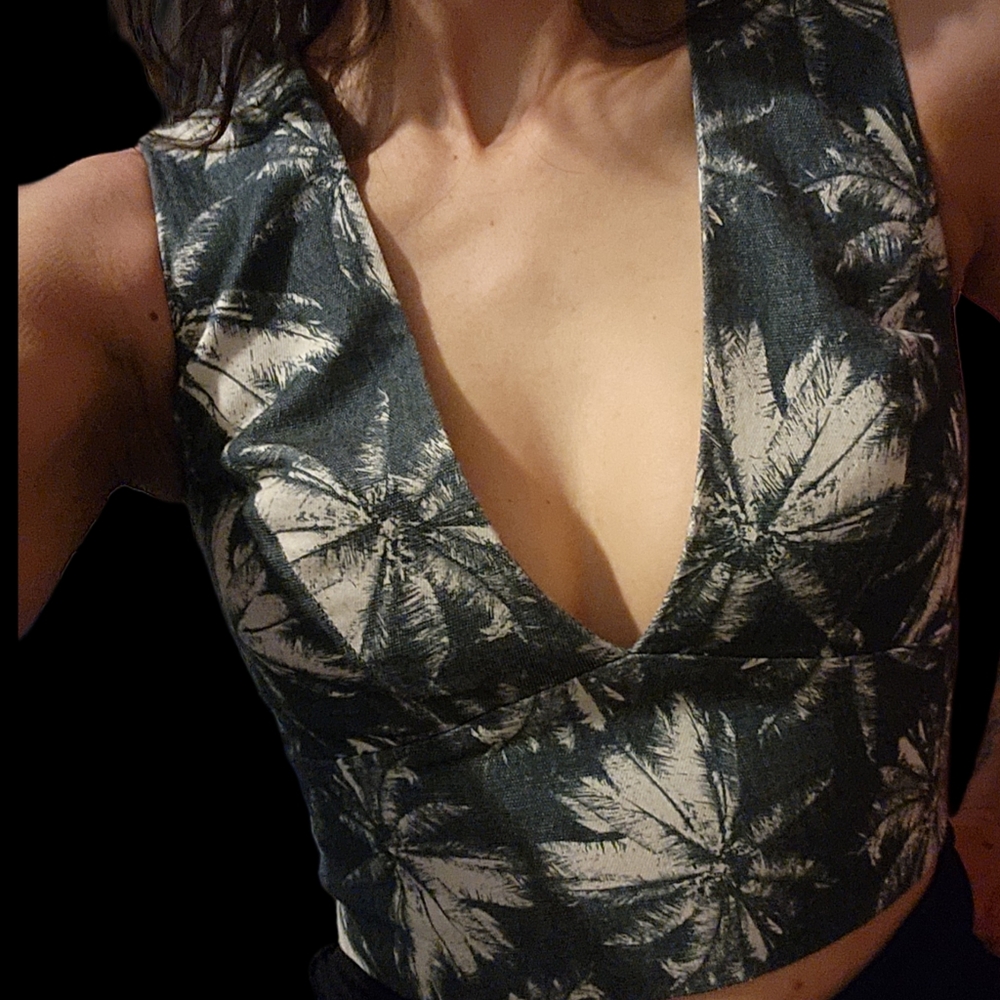 L'AGENCE X INTERMIX Palm Crop Top